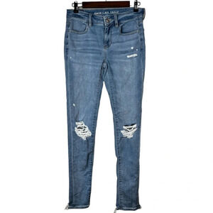 AEO • Medium Wash Distressed Raw Hem Jegging